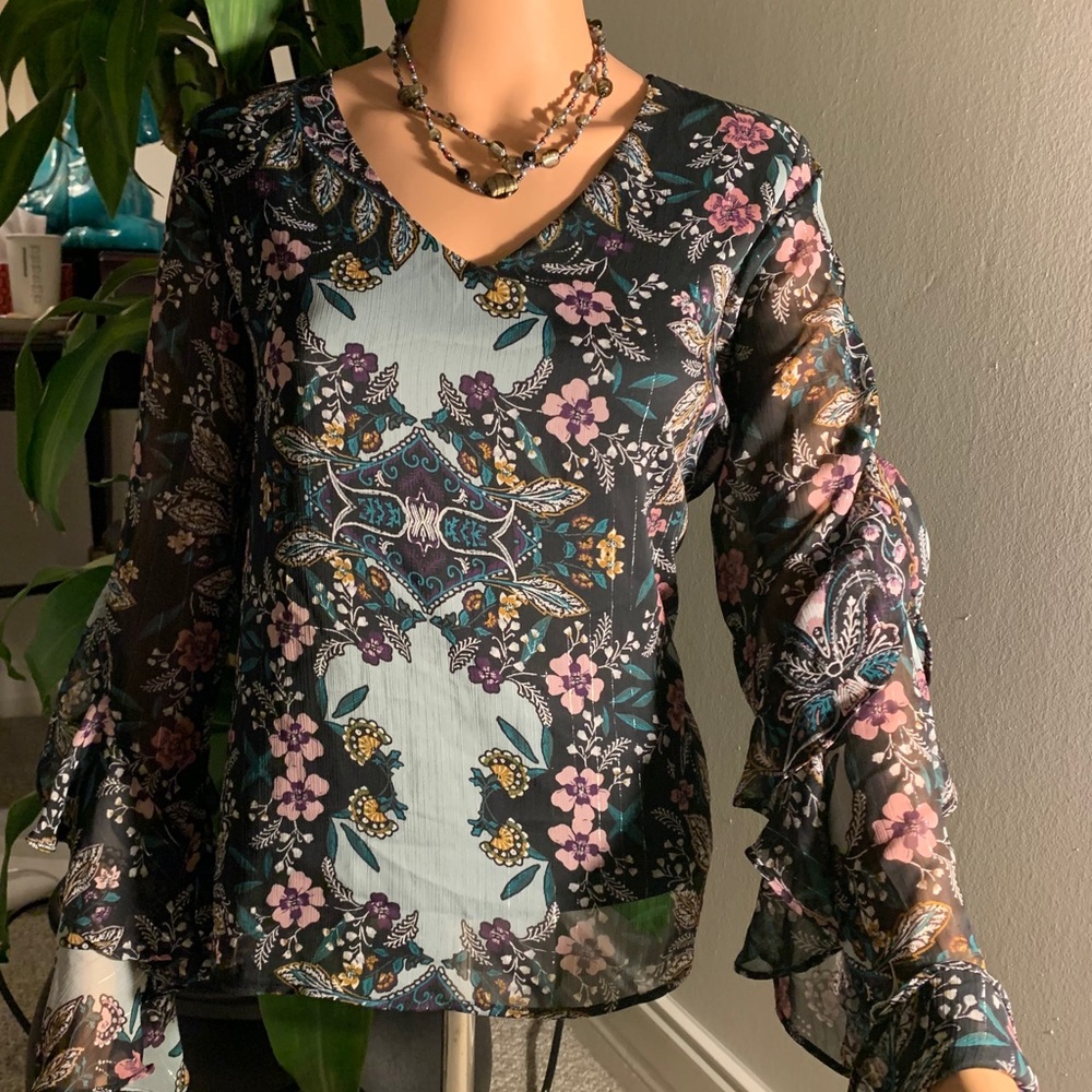 NWT IZ BYER FLORAL Medium Blouse W/ruffled sleeve